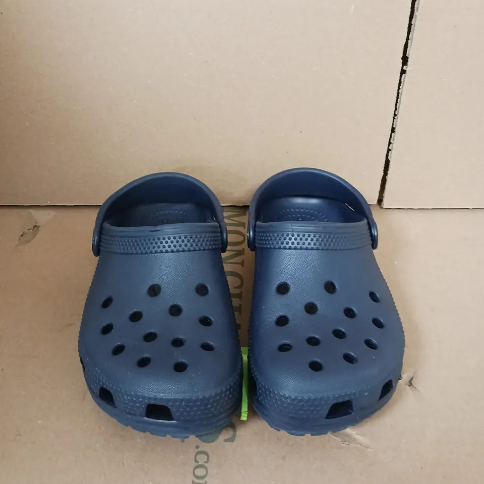 CROCS KIDS CLASSIC CLOG - SIZE 12 KIDS