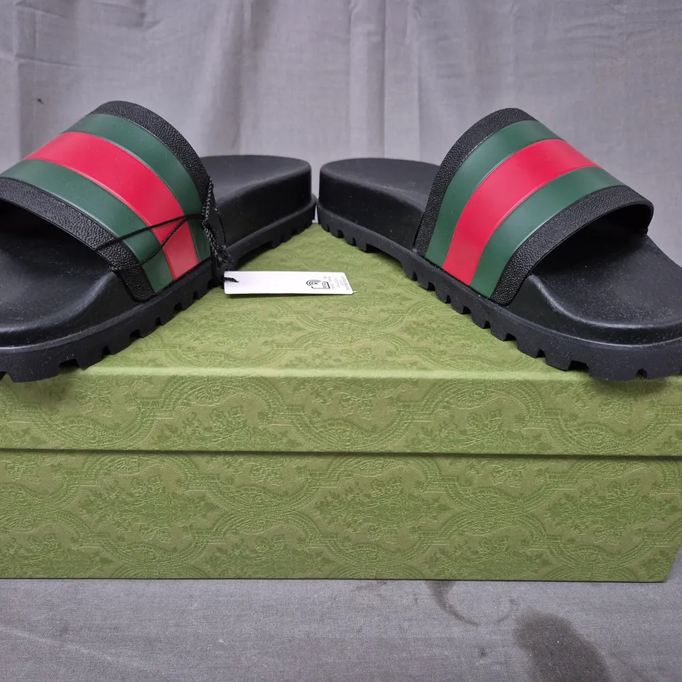 BOXED PAIR OF GUCCI SLIDERS IN BLACK/GREEN/RED SIZE UNSPECIFIED