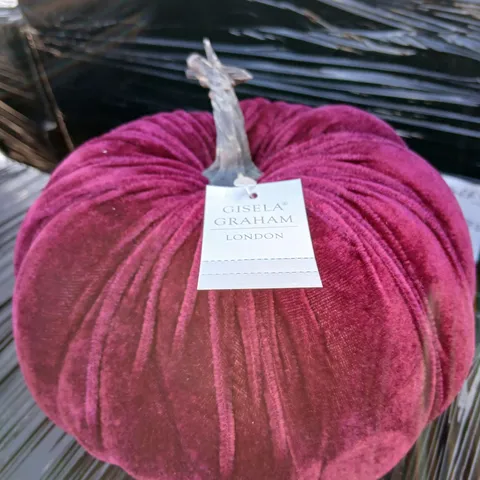 FOUR BRAND NEW GISELA GRAHAM VELVET PUMPKIN ORNAMENT β PINK