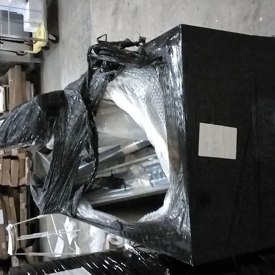 PALLET OF ASSORTED BATHROOM FURNITURE TO INCLUDE A WORKTOP AND BLINDS OF VARIOUS SIZES