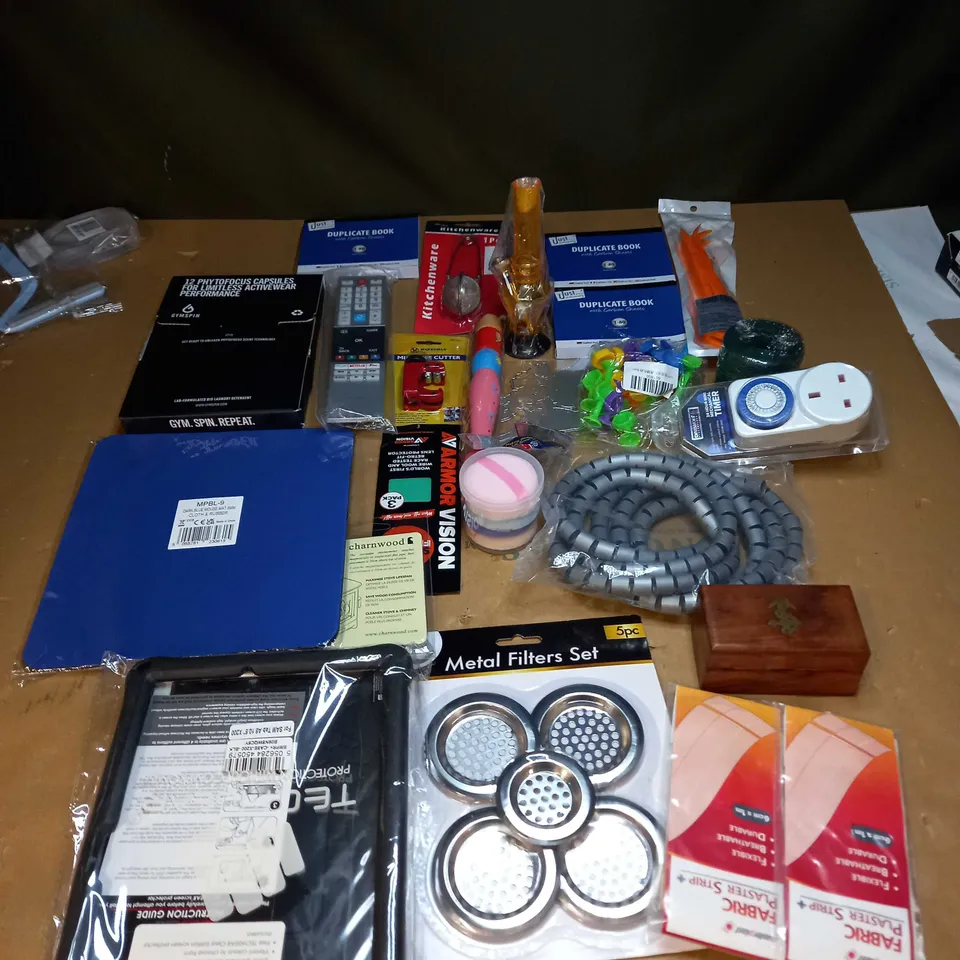 LOT OF ASSORTED ITEMS TO INCLUDE IPAD CASES, METAL FILTERS AND DUPLICATE BOOKS