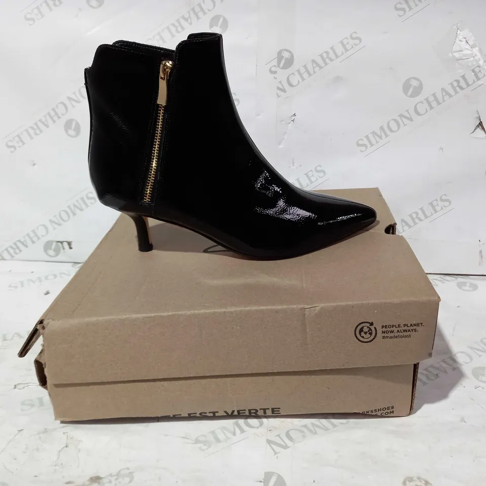 BOXED PAIR OF CLARKS SIDE ZIP LOW HEELED ANKLE BOOTS IN BLACK UK SIZE 7