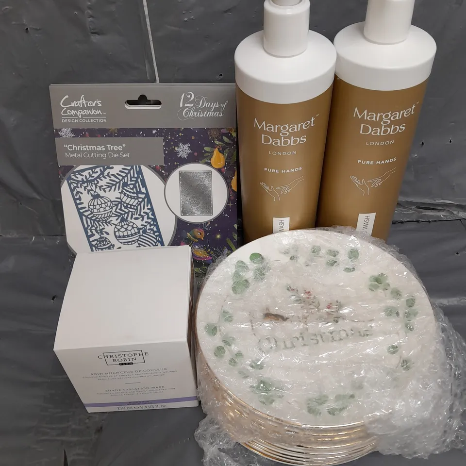 BOX OF APPROX 10 HOUSEHOLD ITEMS TO INCLUDE MAGARET DABBS HANDWASH, SARA DAVIES MERRY CHRISTMAS PLATES AND CHRISTOPHE ROBIN SHADE VARIATION MASK ETC