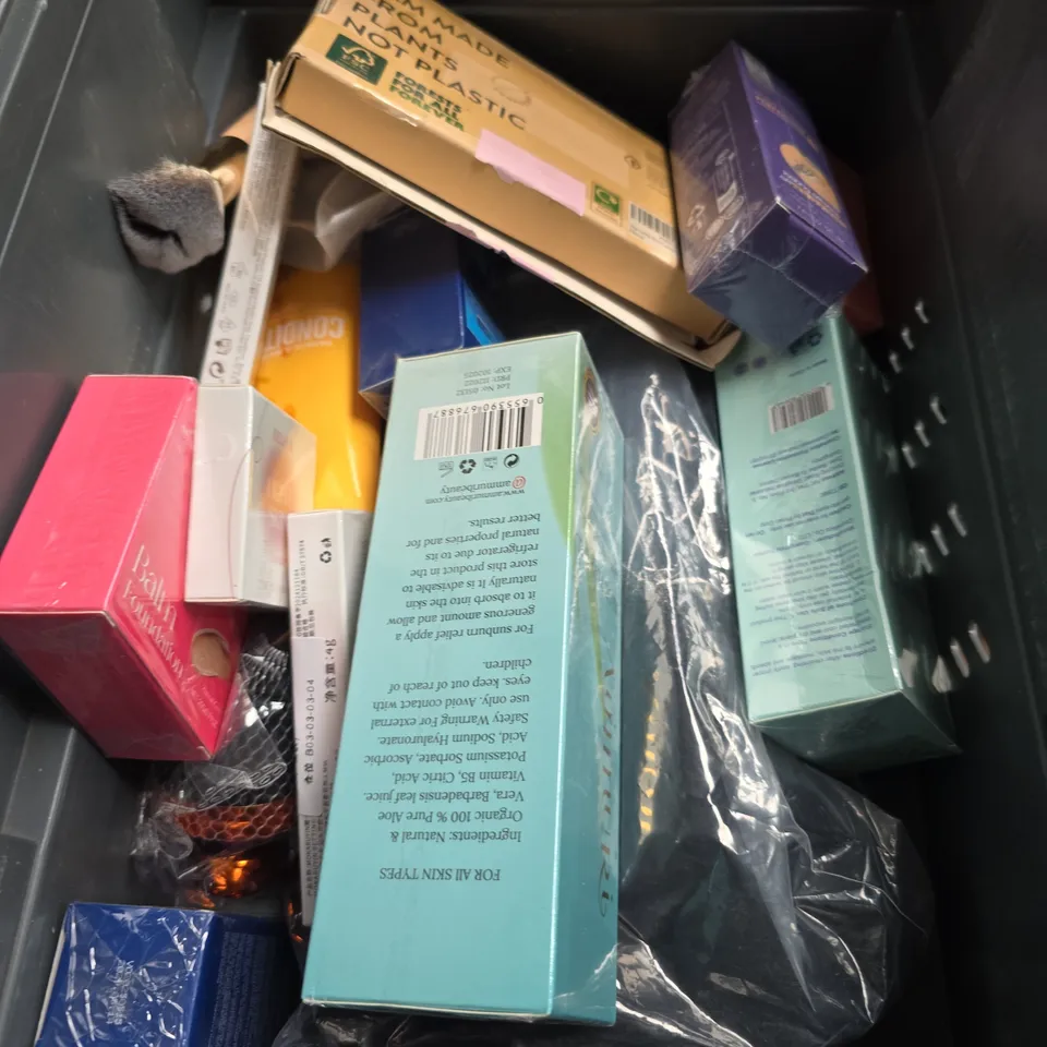 APPROXIMATEY 20 HEALTH AND BEAUTY PRODUCTS TO INCLUDE - LYNX GOLD BODY WASH - 7E RESTORE CONDUCTIVE GEL COMPLEX - ESTRID RAZOR - ETC