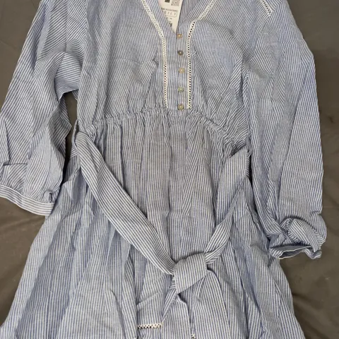 ZARA PINSTRIPE DRESS IN BLUE/WHITE SIZE SMALL
