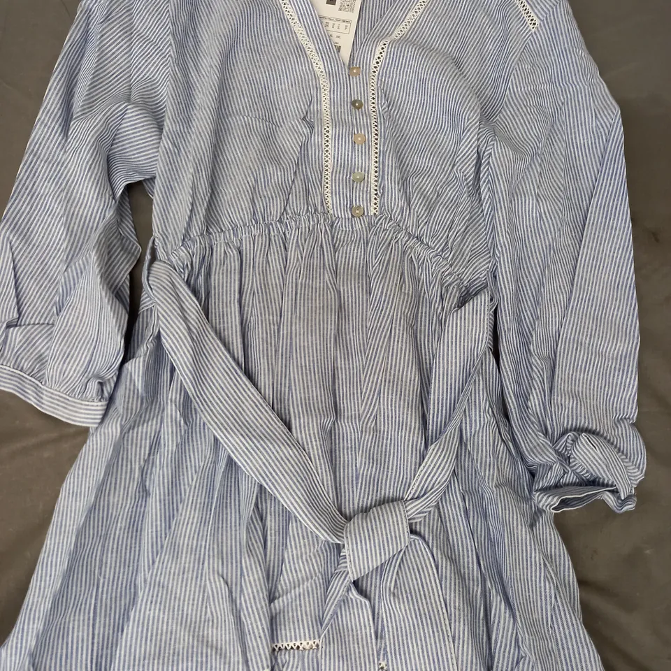 ZARA PINSTRIPE DRESS IN BLUE/WHITE SIZE SMALL