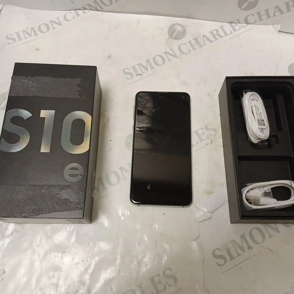 BOXED SAMSUNG GALAXY S10E 128GB WITH ACCESSORIES 