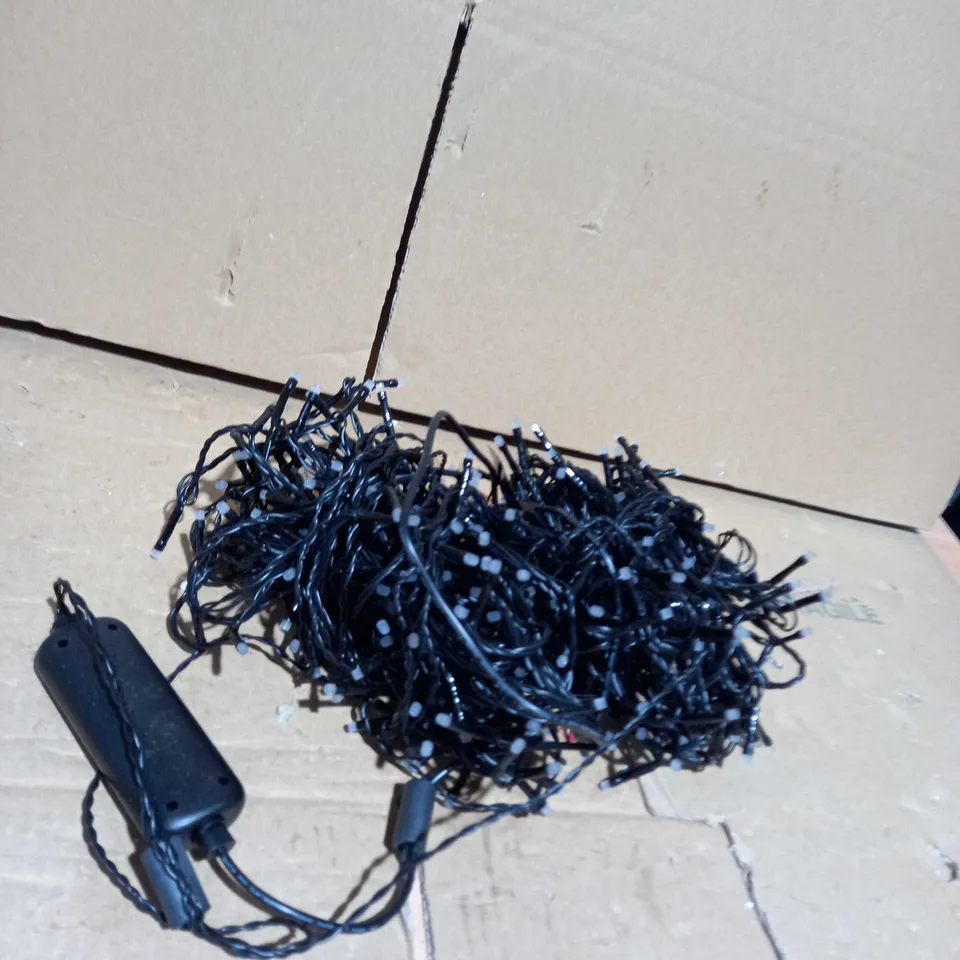 TWINKLY INDOOR/OUTDOOR LIMITLESS FUNCTIONALITY LIGHTS