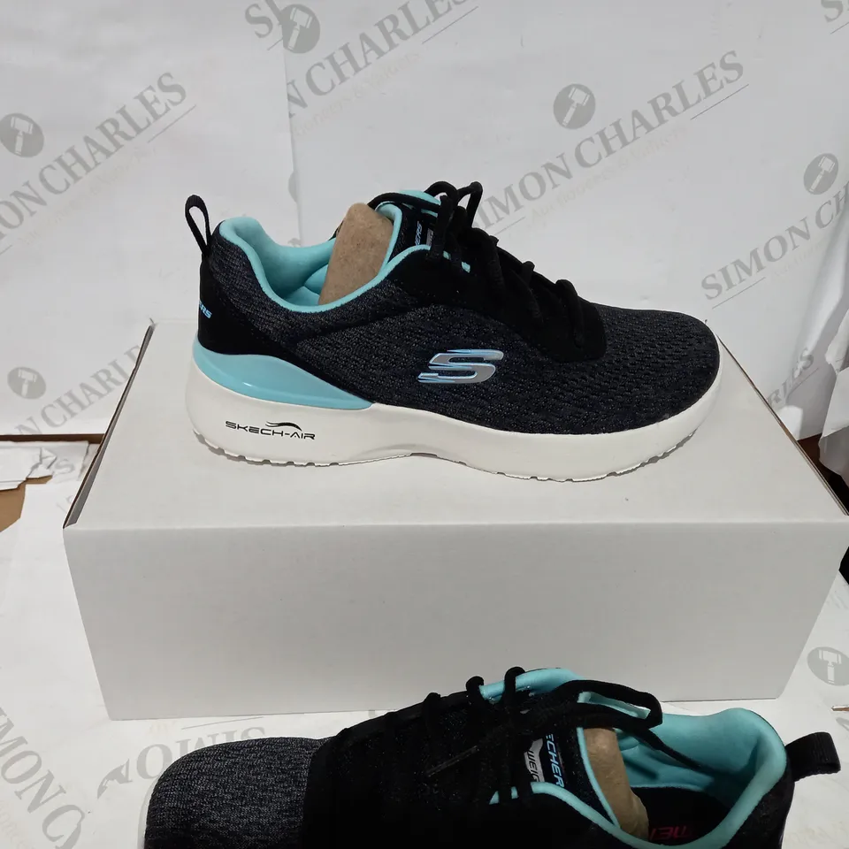BOXED PAIR OF SKETCHERS BLACK/GREEN TRAINERS - SIZE 4