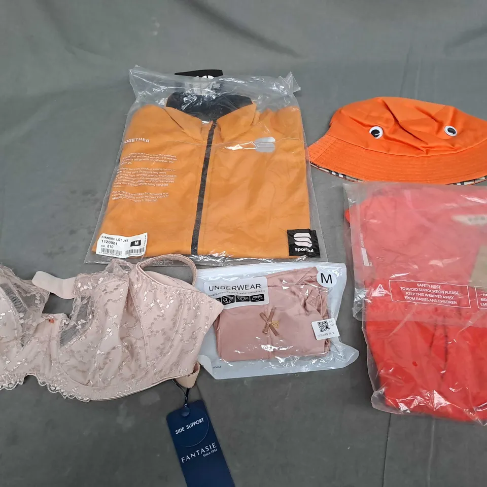 BOX OF APPROXIMATELY 20 ASSORTED CLOTHING ITEMS TO INCLUDE - BRA , HAT , JACKET ETC