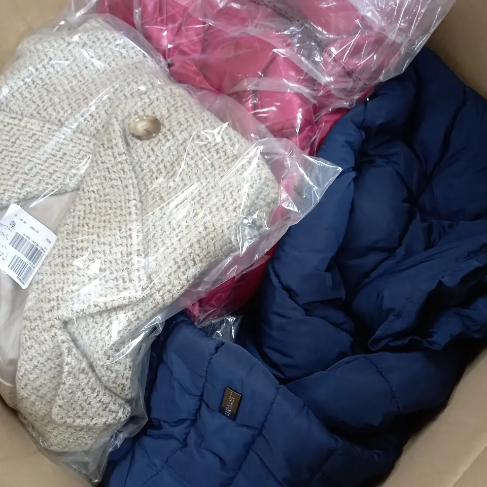 BOX OF APPROXIMATELY 10 CLOTHING ITEMS TO INCLUDE TOPS, JUMPER, COATS ETC