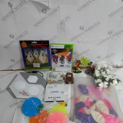 APPROXIMATELY 15 ASSORTED ITEMS TO INCLUDE PARTY PACK, MIRROR SHELFS AND HANGING GHOST DECORATIONS