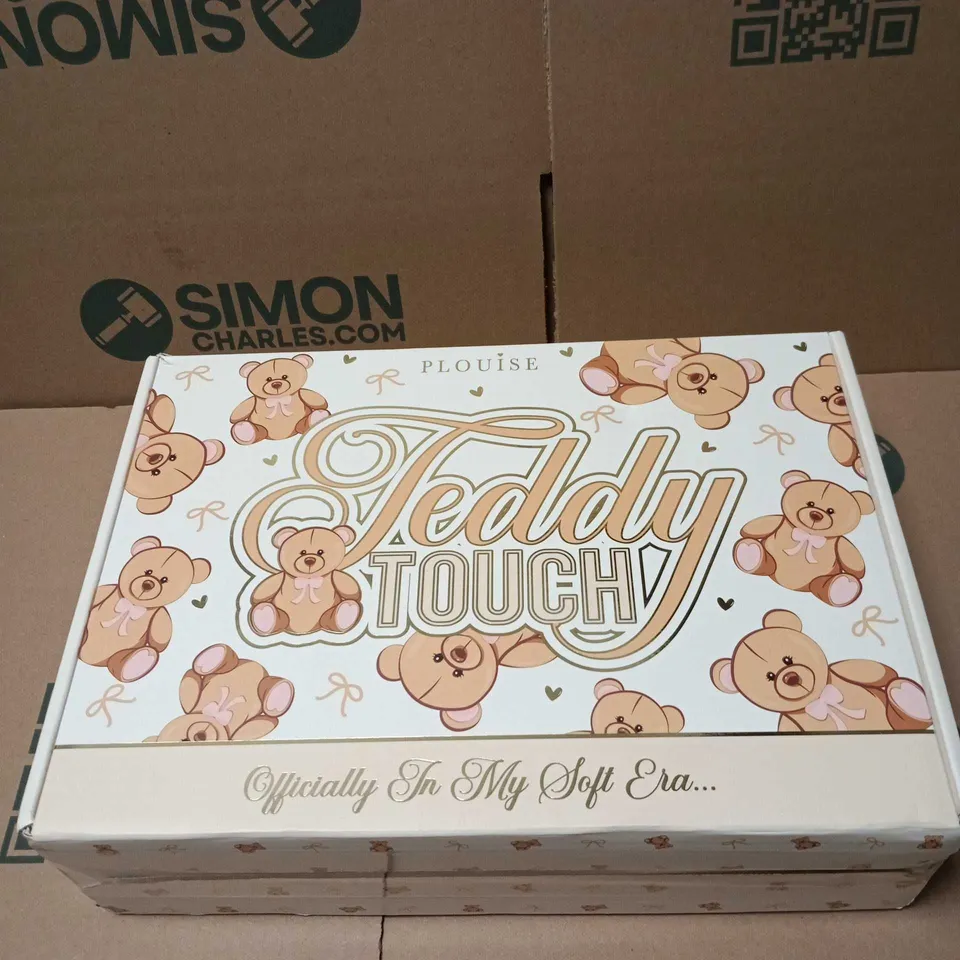 PLOUISE TEDDY TOUCH 8 ITEM GIFT SET TO INCLUDE BLUSH POWDER, BODY FOAM ETC