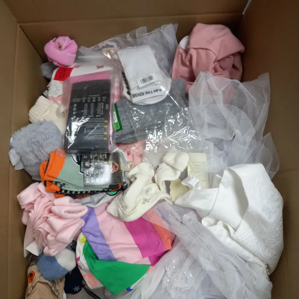 BOX OF ASSORTED CHILDRENS CLOTHING TO INCLUDE BOXERS, PYJAMAS, SOCKS, TOPS ETC 