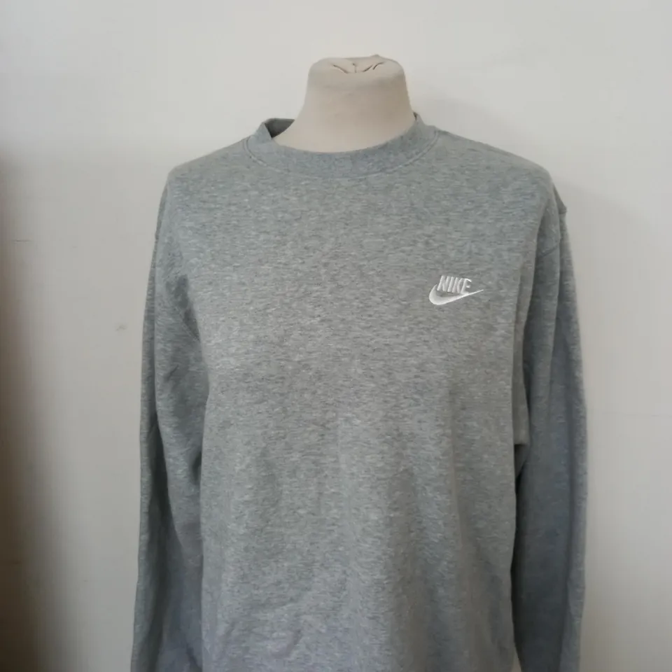 NIKE LOGO SWEATSHIRT IN GREY SIZE M