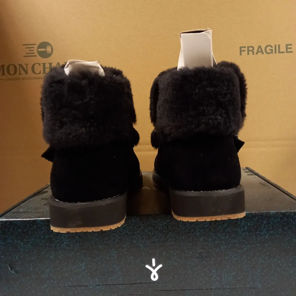 EMU AUSTRALIA "OXLEY" LEATHER BOOTS - UK SIZE 4 BLACK 
