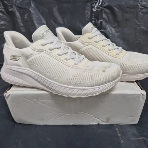 BOXED PAIR OF SKECHERS SLIP IN TRAINERS IN OFF WHITE SIZE 6