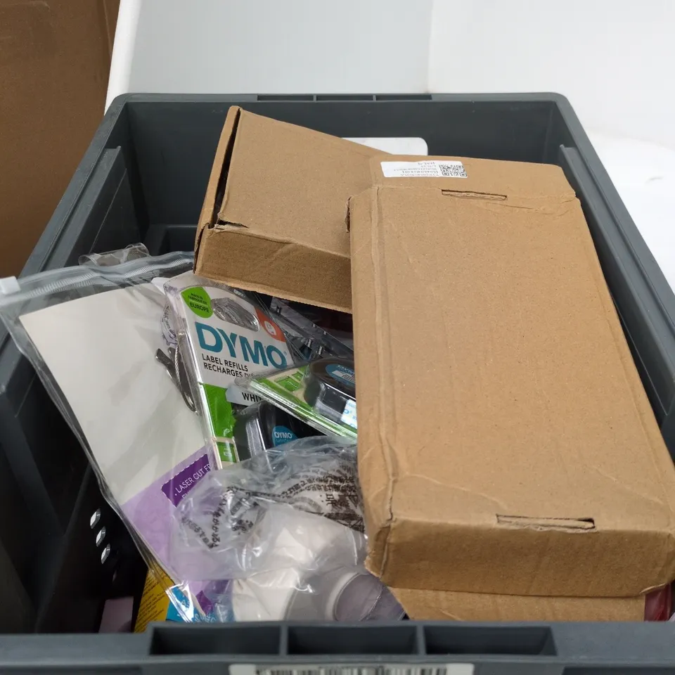 TOTE OF APPROXIMATELY 18 ASSORTED ITEMS TO INCLUDE MOTHBALLS, HARPIC DEEP CLEAN TABS, DYMO, JAR/BOTTLE OPENER ETC
