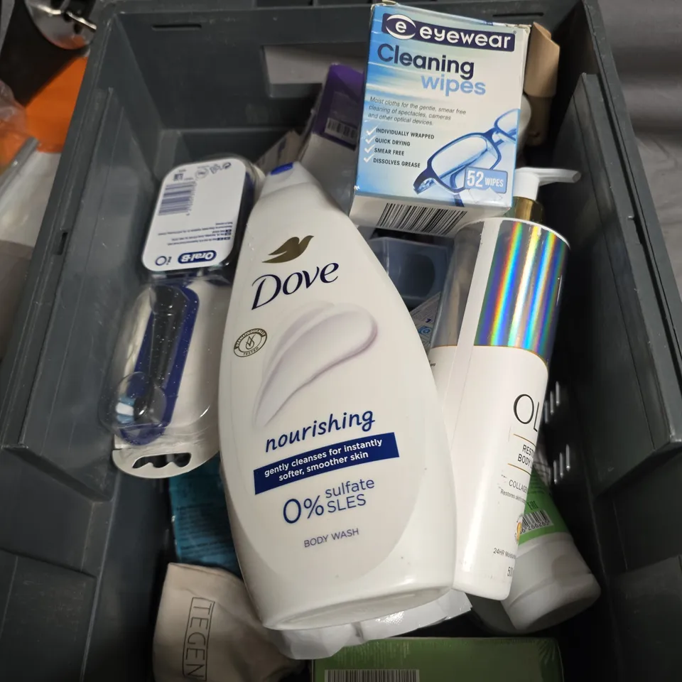 APPROXIMATELY 20 ASSORTED HEALTH AND BEAUTY PRODUCTS INCLUDING OLAY RESTORING BODY LOTION , DOVE BODY WASH AND EYEWEAR CLEANING WIPES 