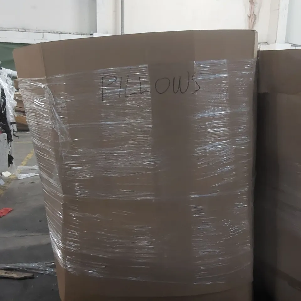 PALLET CONTAINING A VERY LARGE QUANTITY OF ASSORTED PILLOWS AND RELATED BEDDING/COMFORT PRODUCTS ECT