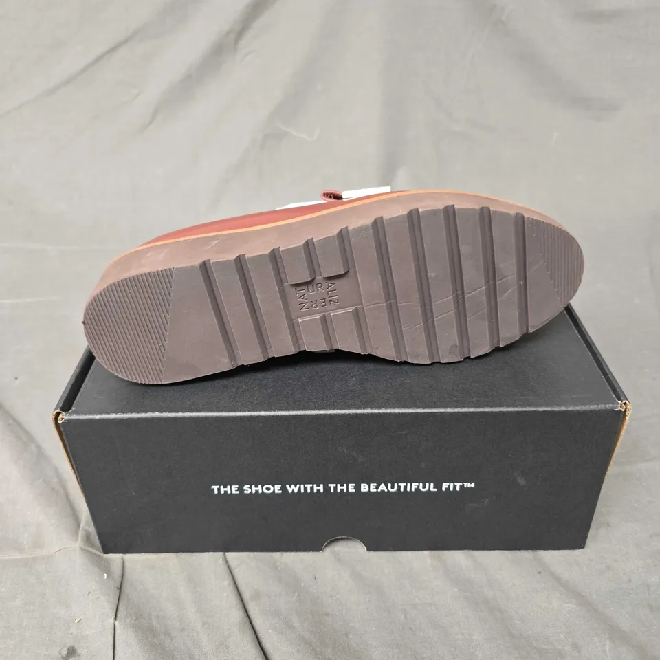 BOXED PAIR NATURALIZER SLIP ON SHOES IN CAPPUCCINO - 6 