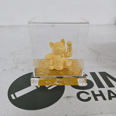 GOLD MANEKI-NEKO FORTUNE CAT WITH DISPLAY CASE