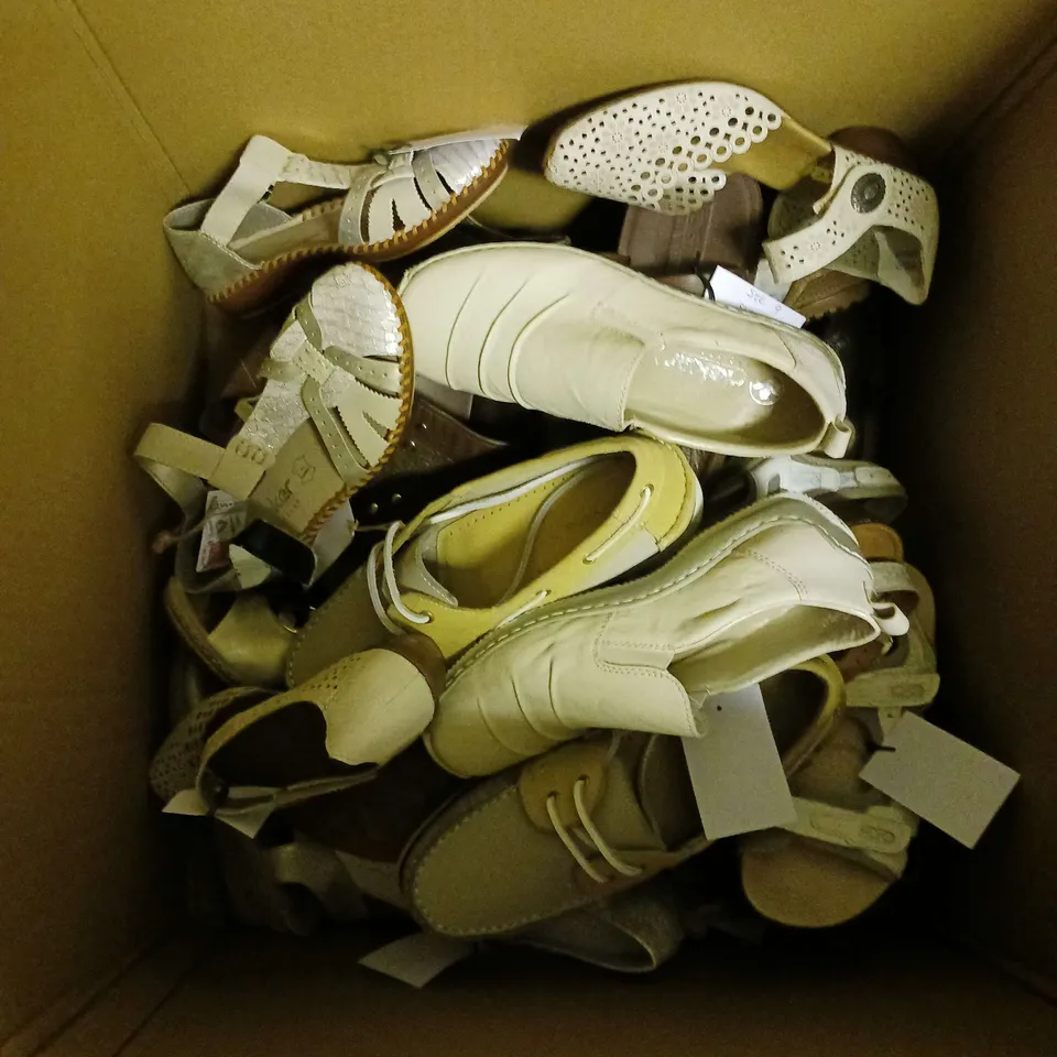 APPROXIMATELY 16 PAIRS OF LADIES SHOES TO INCLUDE RIEKER AND HUSH PUPPIES. VARIOUS SIZES AND STYLES
