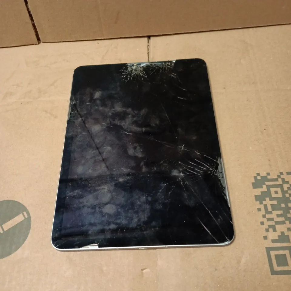 APPLE IPAD AIR 4 TABLET