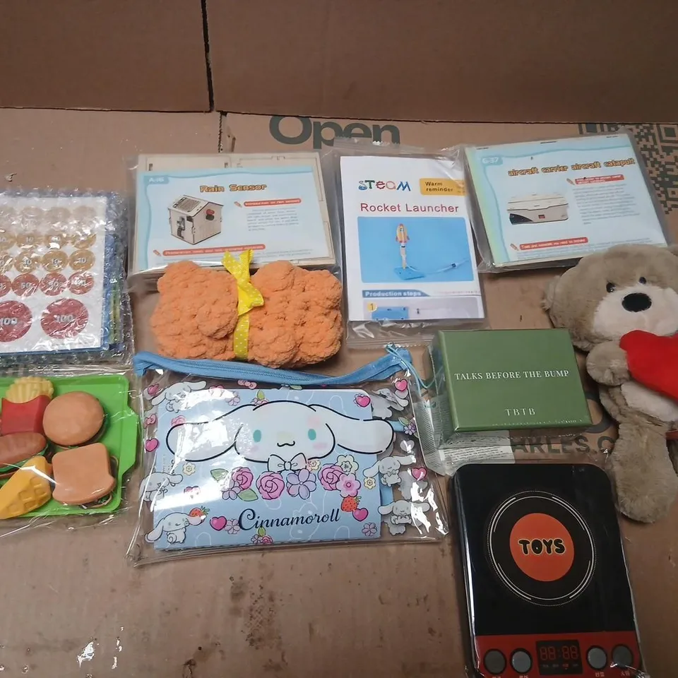 LARGE QUANTITY OF ASSORTED TOYS AND ACCESSORIES TO INCLUDE; PLUSH TOYS, RAIN SENSOR EXPERIMENT AND TOY SCALES
