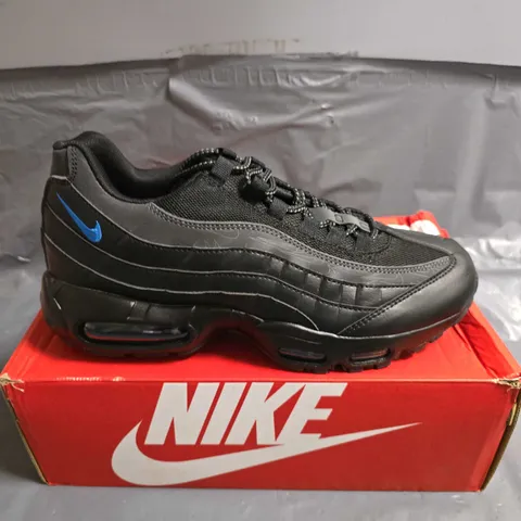 BOXED PAIR OF NIKE AIR MAX 95 TT TRAINERS - UK SIZE 8.5