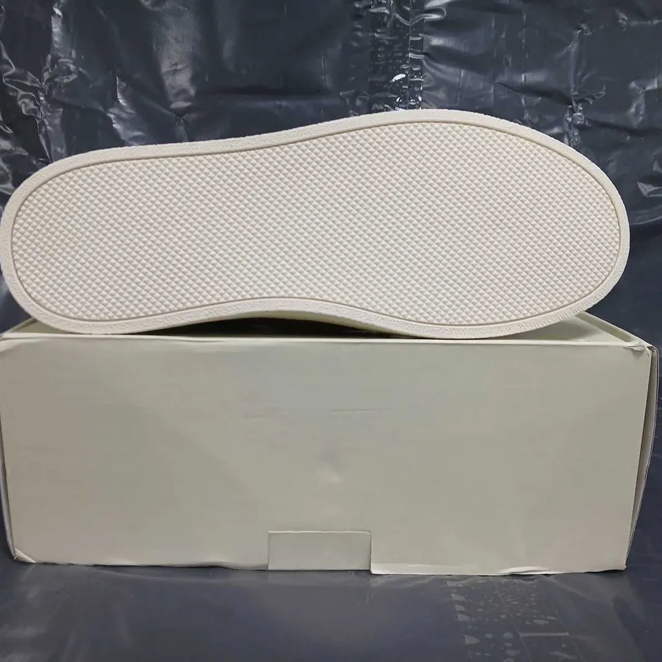 BOXED PAIR OF OFF THE HOOK SHOES IN BROWN SIZE UK 11