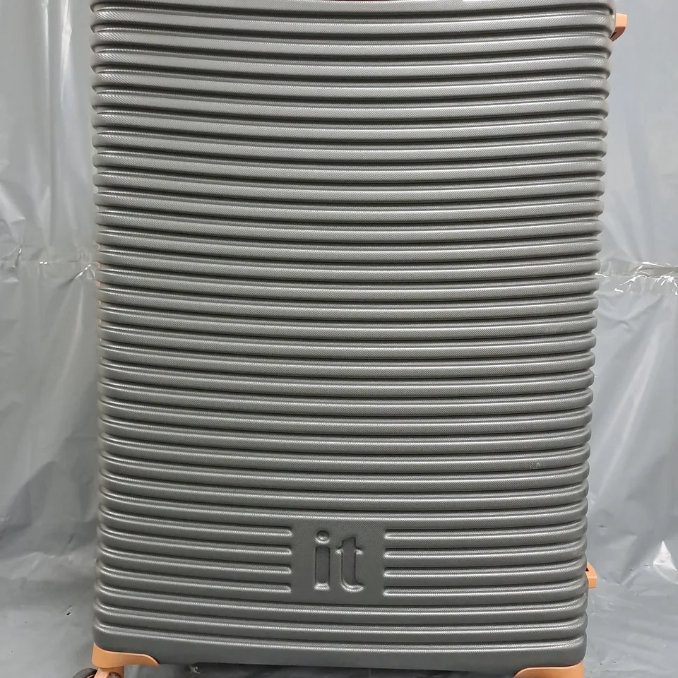 IT LUGGAGE REPLICATING LARGE CHARCOAL EXPANDABLE SUITCASE SET