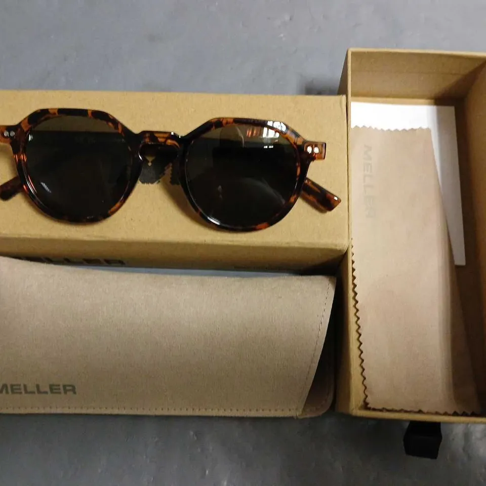 BOXED MELLER BROWN PATTERENED GLASSES