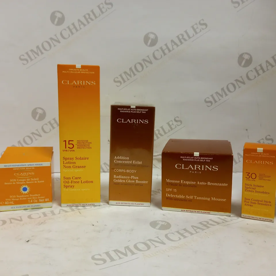 LOT OF APPROXIMATELY 23 CLARINS SUNCARE & TANNING ITEMS