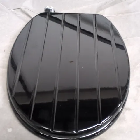 ANGEL SHIELD TOILET SEAT IN BLACK