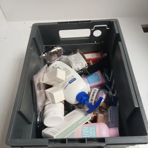 TOTE OF APPROXIMATELY 20 ASSORTED COSMETICS TO INCLUDE: TAGE SUN SERUM