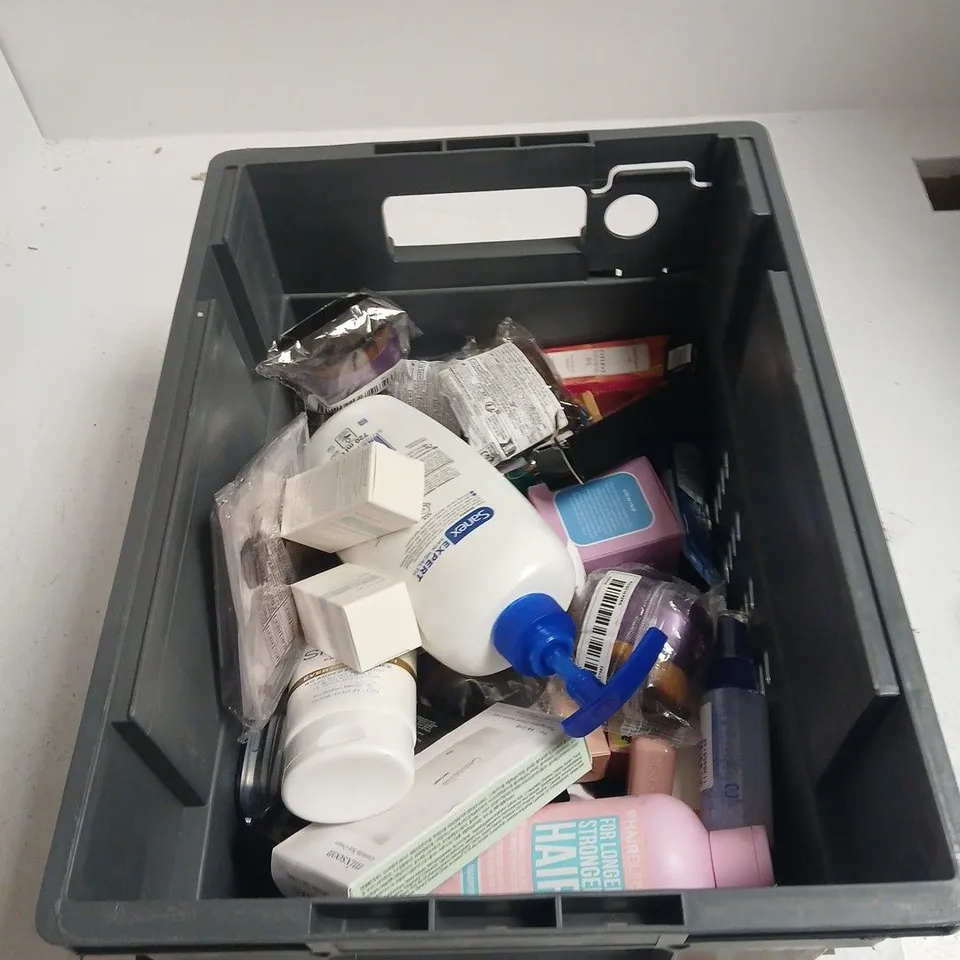 TOTE OF APPROXIMATELY 20 ASSORTED COSMETICS TO INCLUDE: TAGE SUN SERUM 