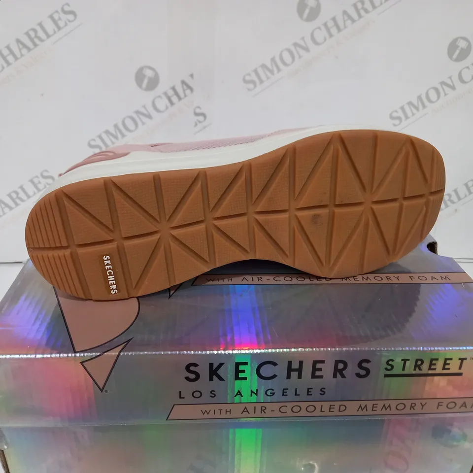 OUTLET SKECHERS LOS ANGELES AIR COOLING MEMORY FOAM IN PINK - SIZE 6