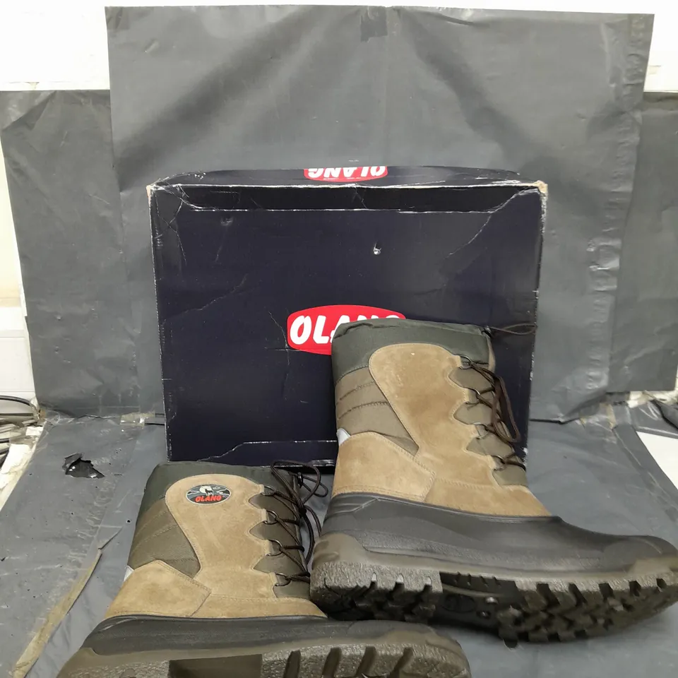 BOXED PAIR OF OLANG CANADIAN LINED WELLIE 813 FANGO UK 12/13 