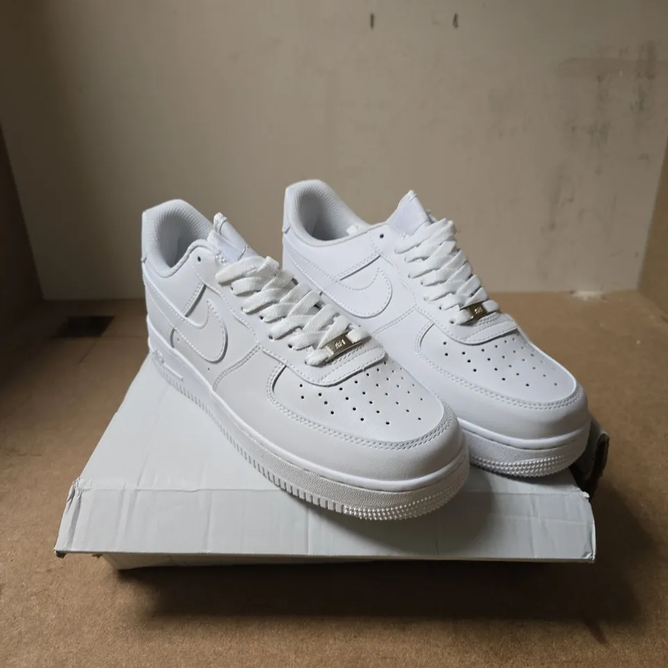 NIKE AIR WHITE TRAINERS UK 8.5 BOXED