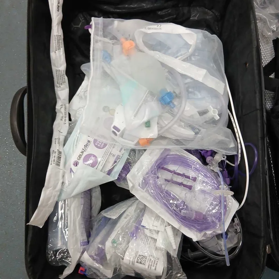 MEDICAL TRAINING BUNDLE: FEMALE TORSO MODEL, NUTRICIA FLOCARE INFINITY FEEDING PUMP, PUSLOM BACKPACK, ASSORTED CONSUMABLES 