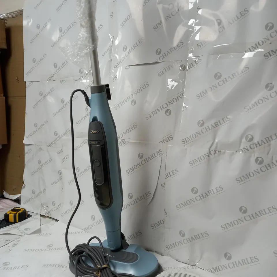 SHARK STEM & SCRUB - AUTOMATIC STEAM MOP