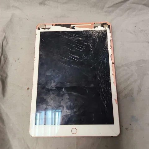 APPLE IPAD TABLET - A1673