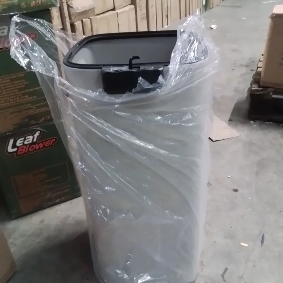 BOXED GRANDMA SHARK TRASHCAN