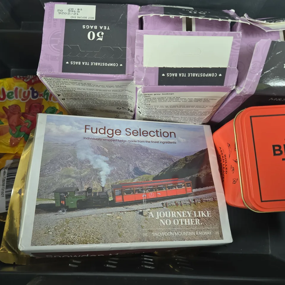 APPROXIMATELY 10 ASSORTED FOOD ITEMS TO INCLUDE - JELLY BABIES , KENYAN TEA  ORANGE SPARKLING DRINK  , COLLECTION ONLY