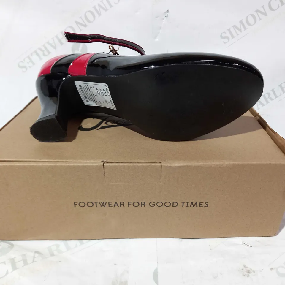 BOXED PAIR OF JOE BROWNS CLOSED TOE HEELS IN BLACK/RED UK SIZE 7