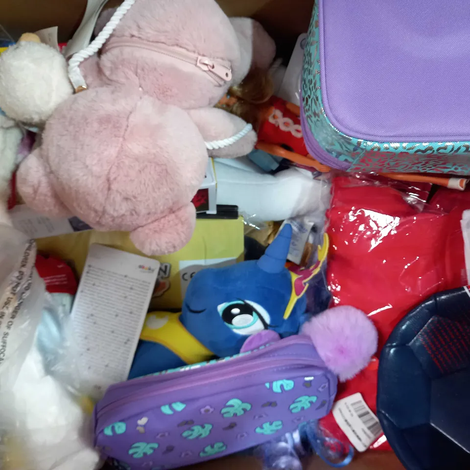 BOX OF APPROXIMATELY 15 ASSORTED TOYS AND GAMES TO INCLUDE GLOW IN THE DARK GALAXY, ELFIE'S POOEY FRIENDS, LORD OF THE RINGS THE SHIRE VIRTUAL CHALLENGE, ETC
