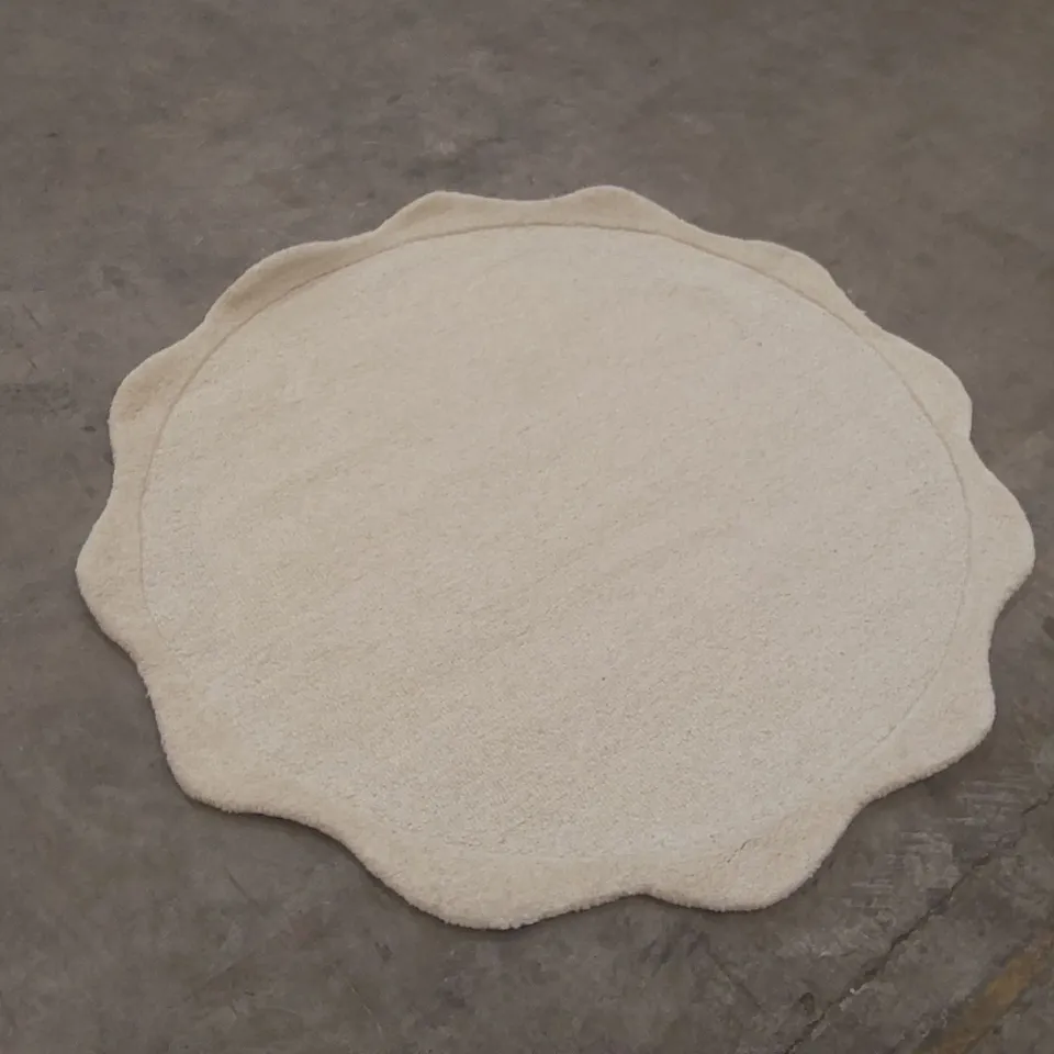 QUALITY DESIGNER AREA RUG - APPROXIMATELY 130cm D