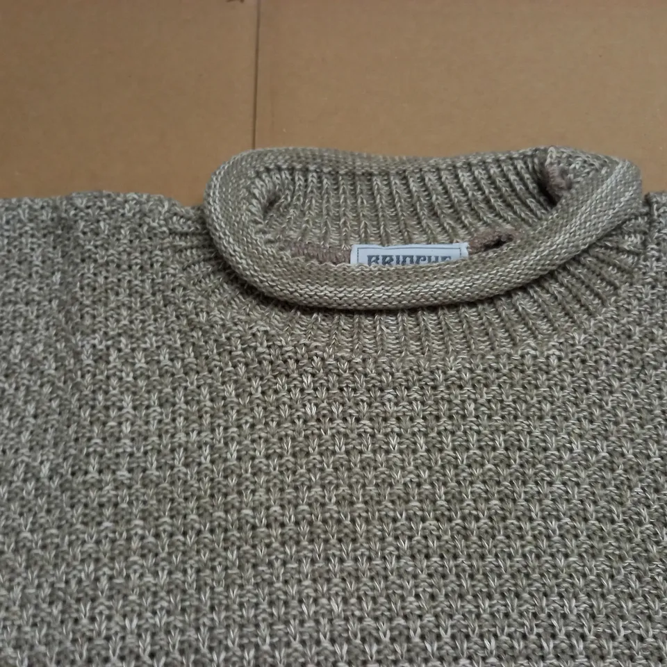 LOT OF APPROXIMATELY 30 BRAND NEW KNITTED VESTS IN NATURAL - SIZE UNSPECIFIED