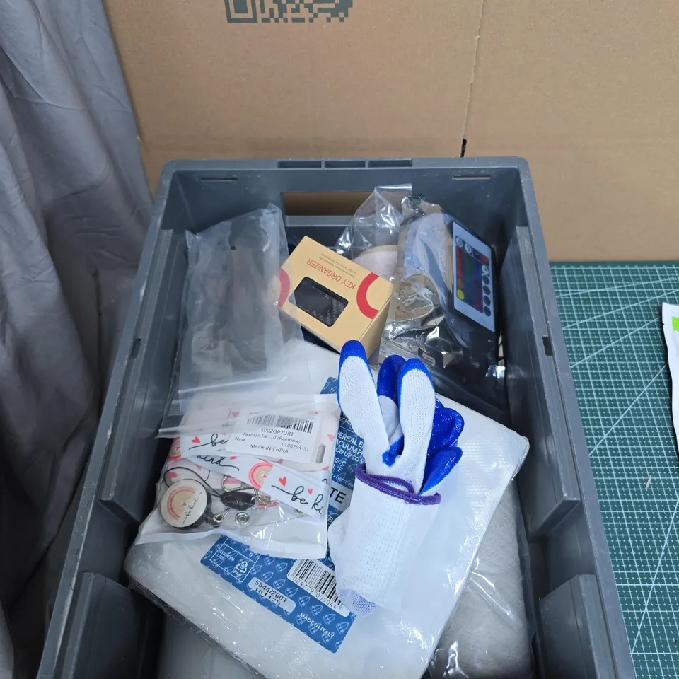 TOTE OF APPROXIMATELY 20 ASSORTED ITEMS TO INCLUDE: DEFIBRILLATION PADS 